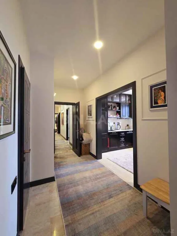 Satılır 5 otaqlı mənzil 242 m²