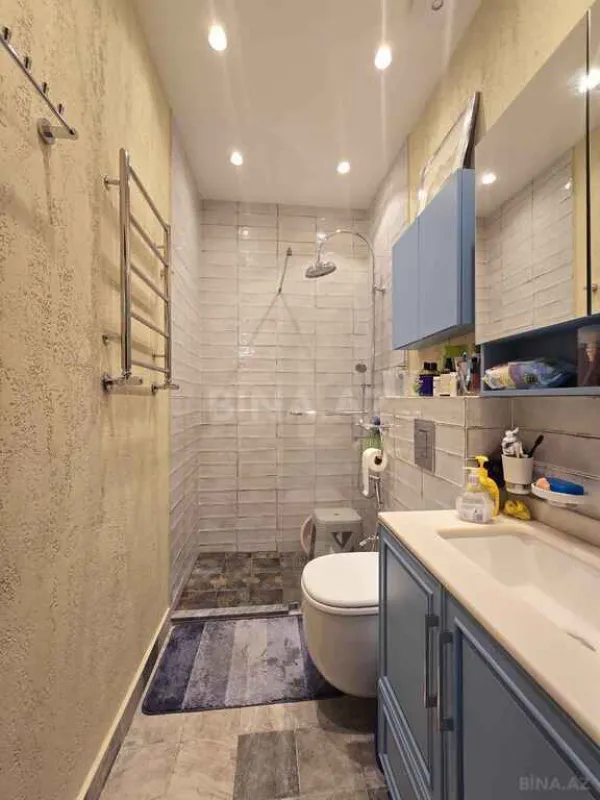 Satılır 5 otaqlı mənzil 242 m²