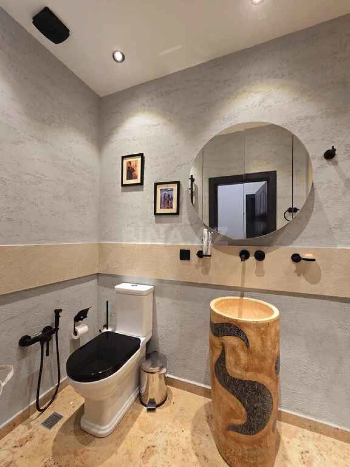 Satılır 5 otaqlı mənzil 242 m²