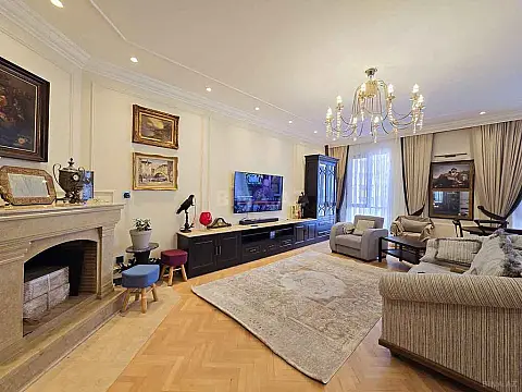 Satılır 5 otaqlı mənzil 242 m² — Bakı 5 otaq 242.00 m²