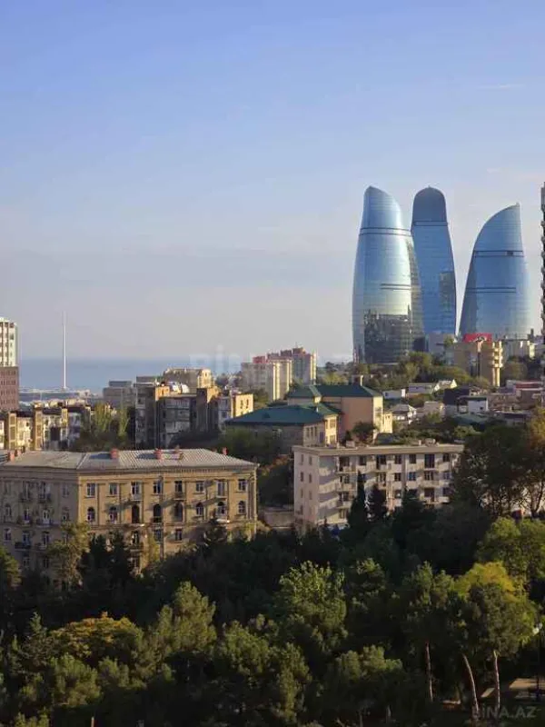 Satılır 5 otaqlı mənzil 242 m²