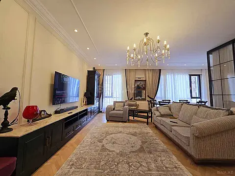 Satılır 5 otaqlı mənzil 242 m²