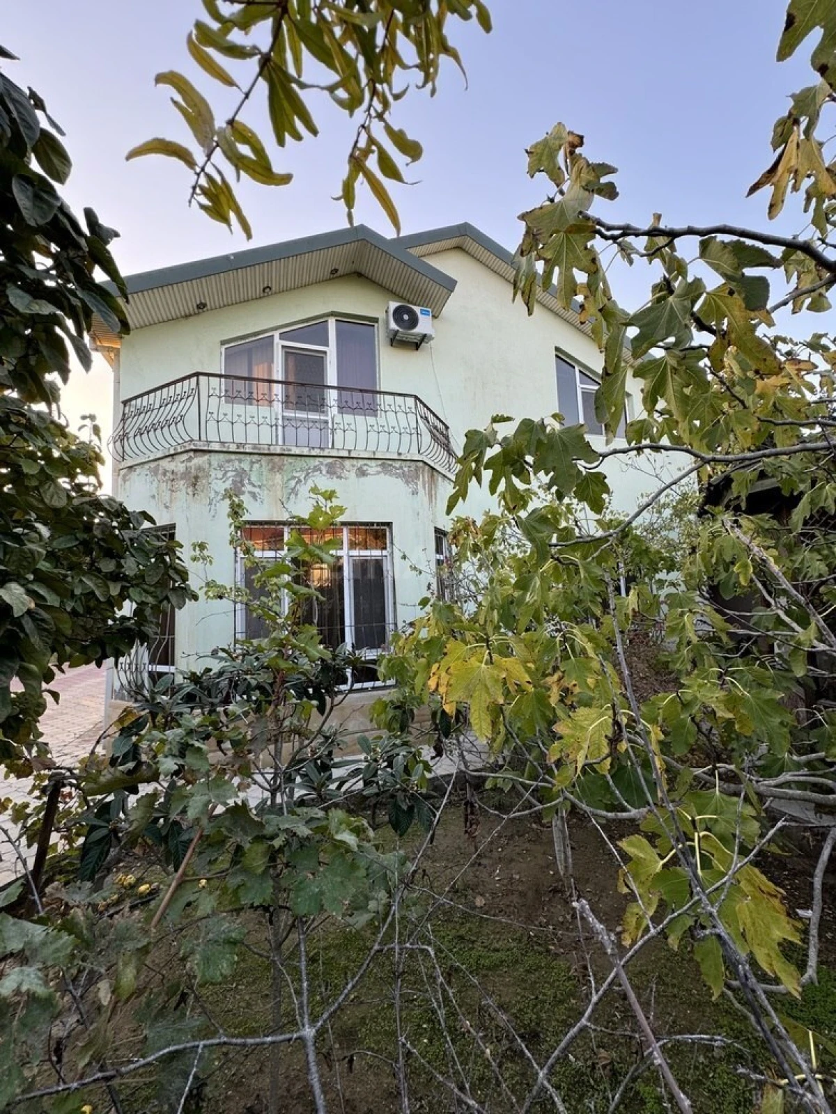 Satılır 6 otaqlı həyət evi 240 m²