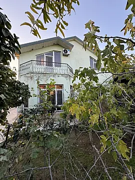 Satılır 6 otaqlı həyət evi 240 m²