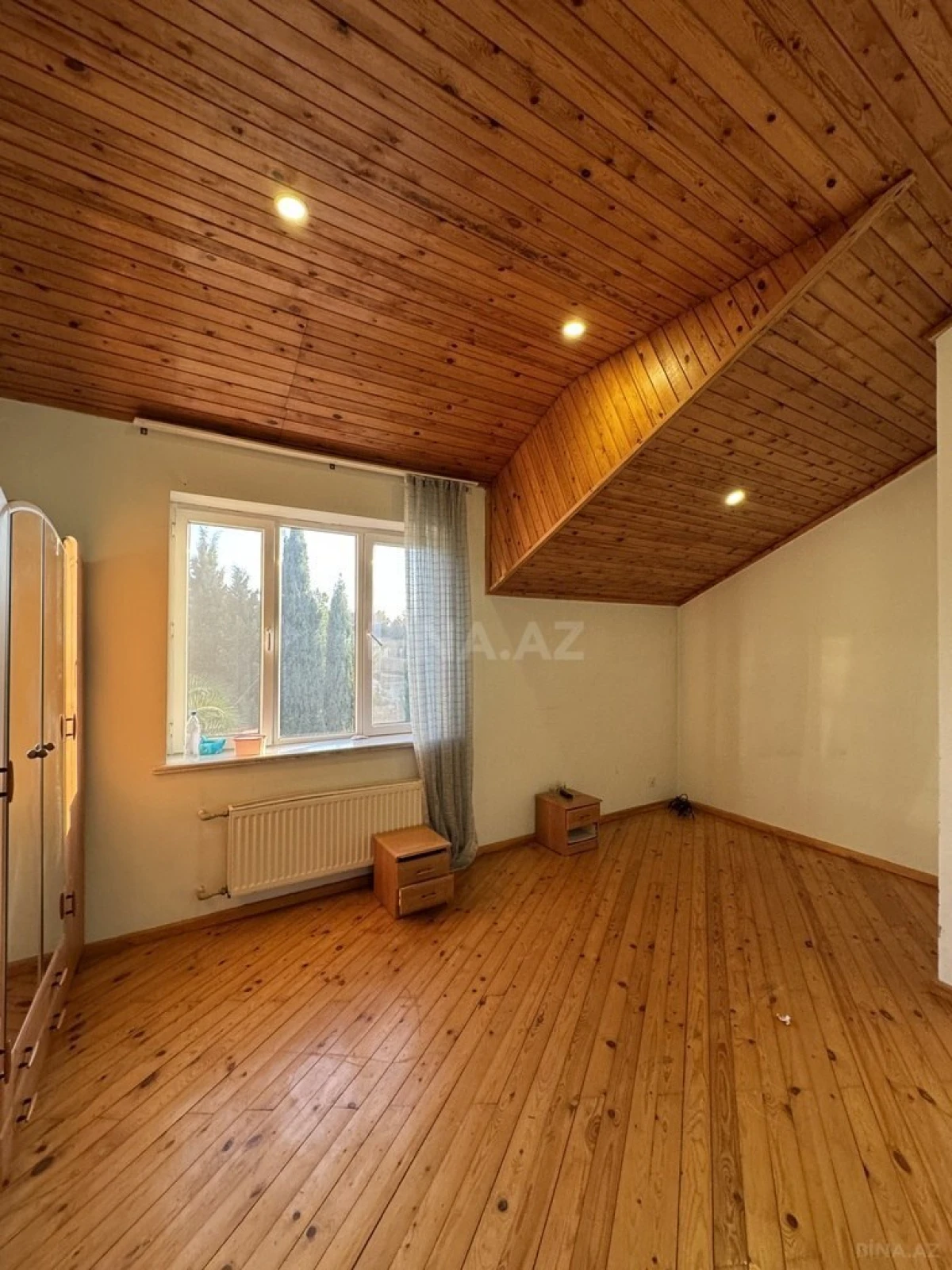 Satılır 6 otaqlı həyət evi 240 m²