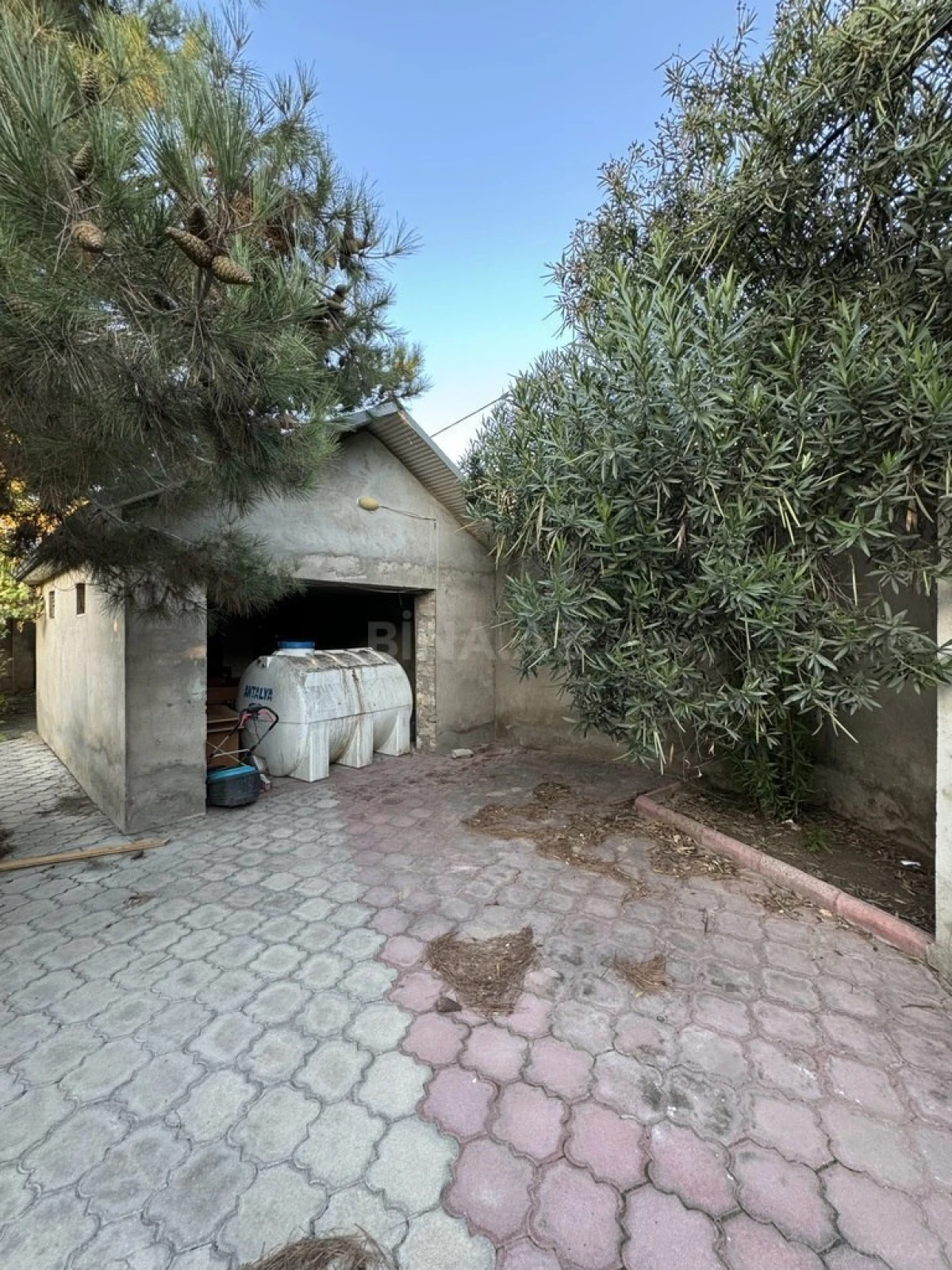 Satılır 6 otaqlı həyət evi 240 m²