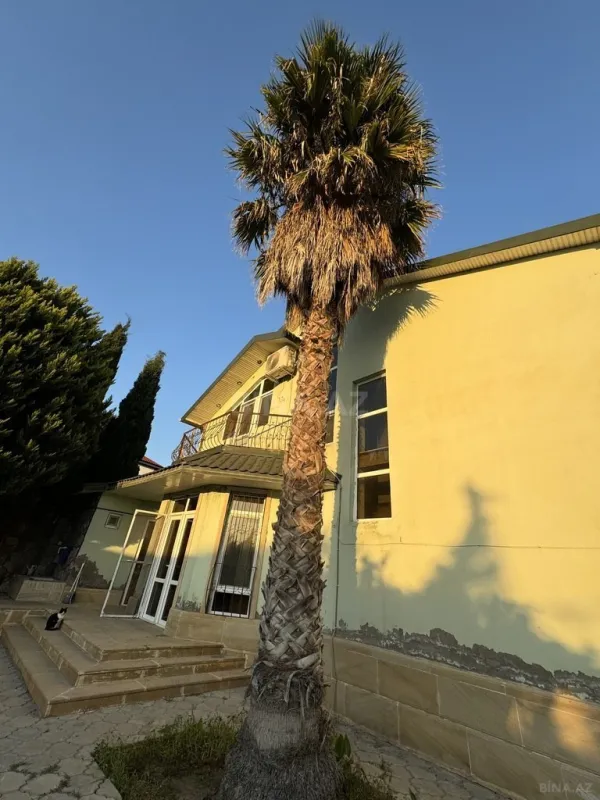 Satılır 6 otaqlı həyət evi 240 m²