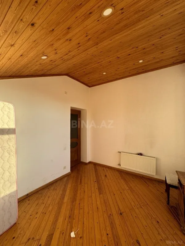Satılır 6 otaqlı həyət evi 240 m²