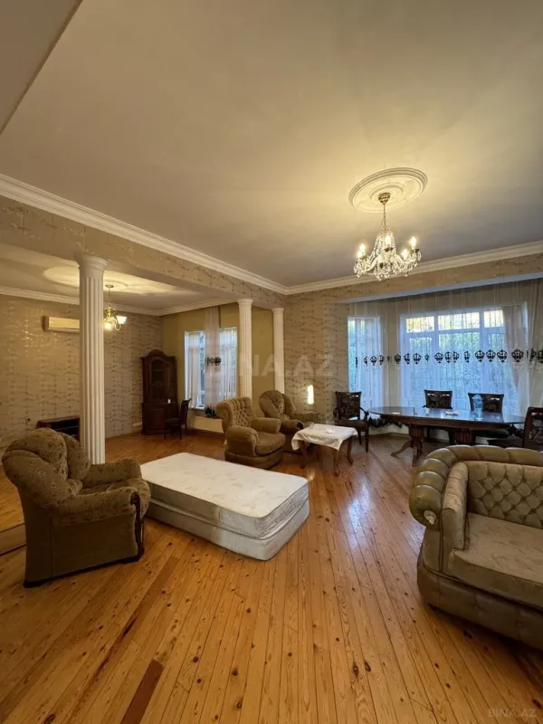 Satılır 6 otaqlı həyət evi 240 m²