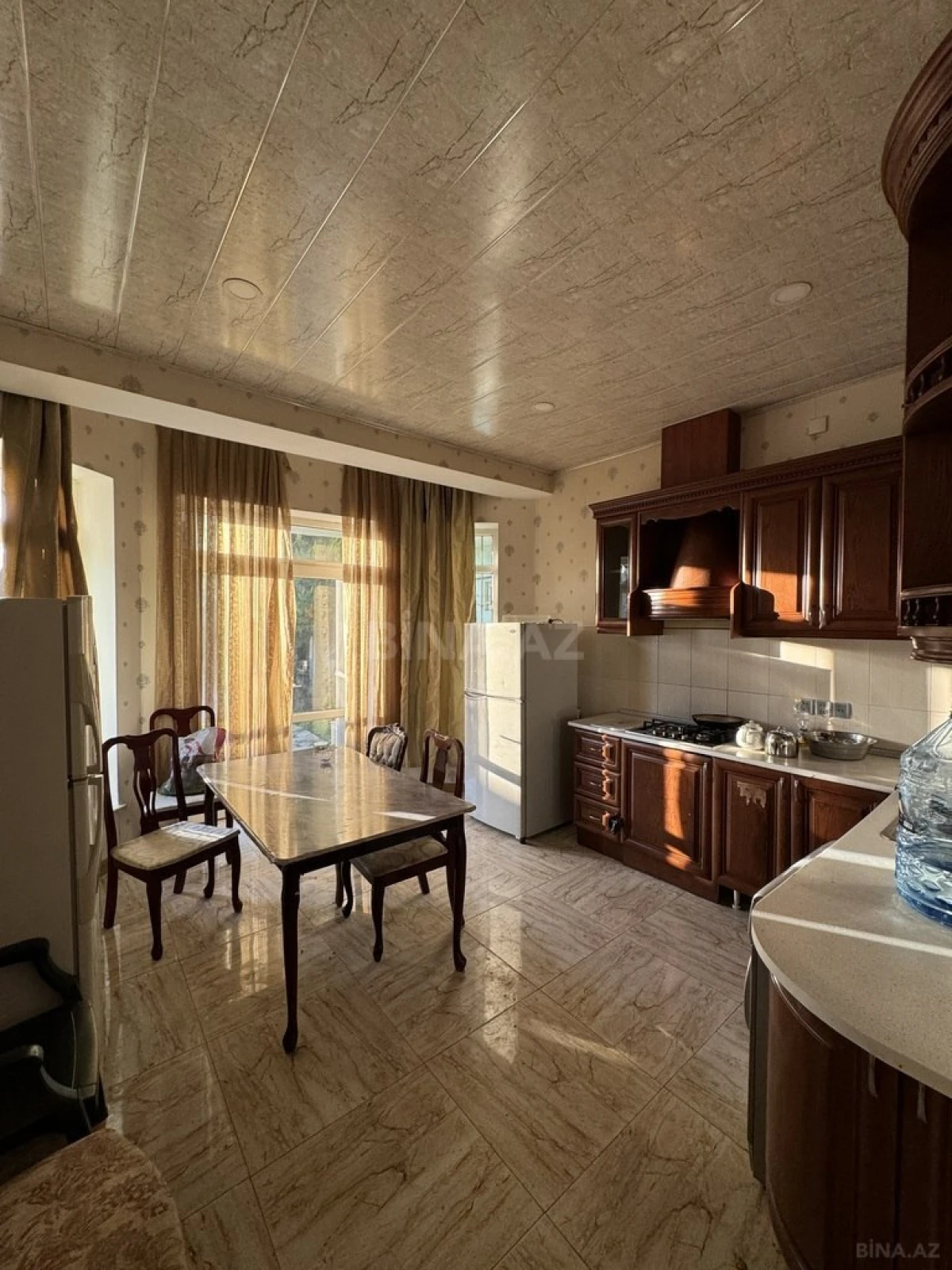 Satılır 6 otaqlı həyət evi 240 m²