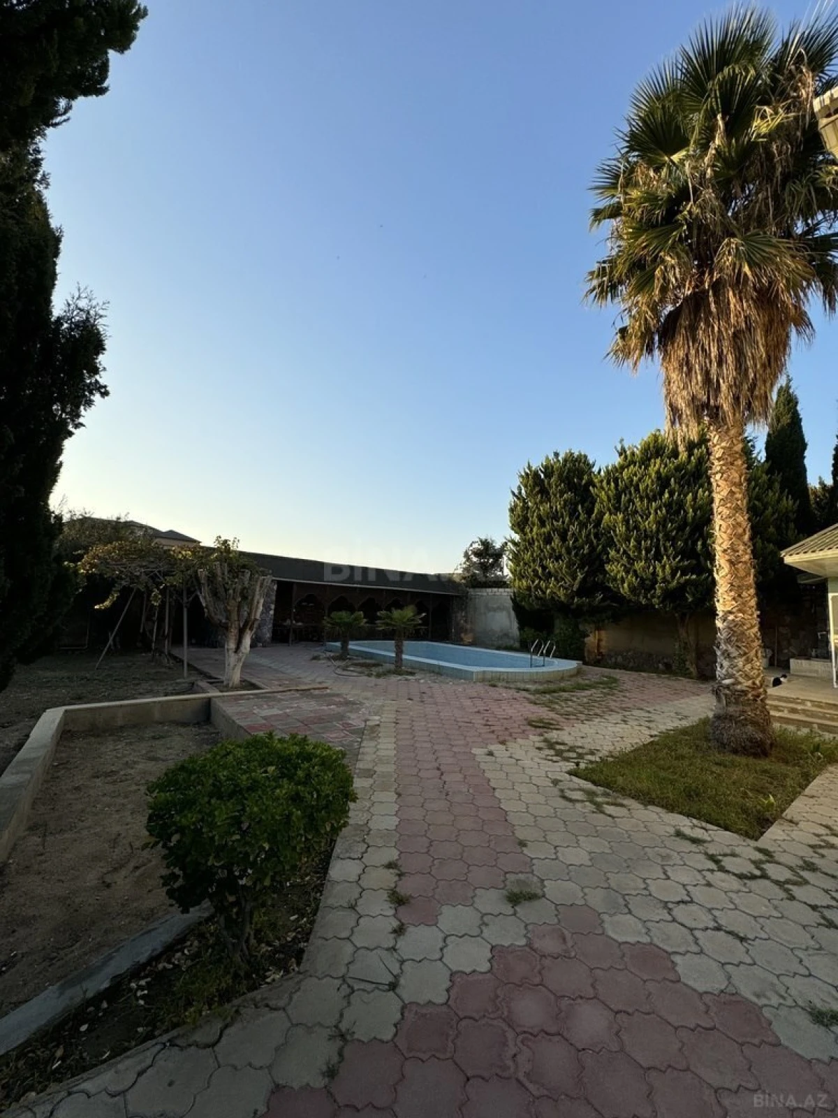 Satılır 6 otaqlı həyət evi 240 m²