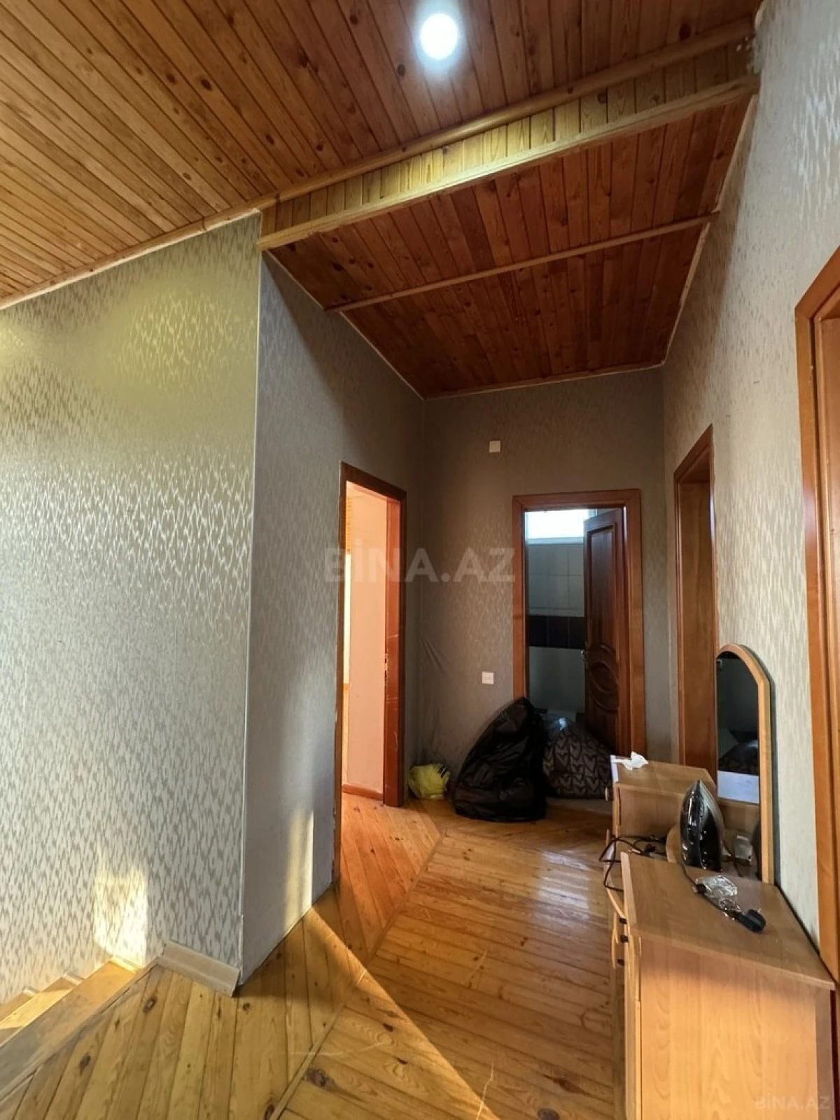 Satılır 6 otaqlı həyət evi 240 m²