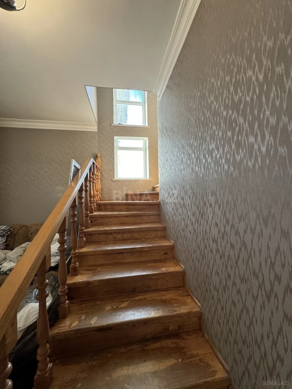 Satılır 6 otaqlı həyət evi 240 m²