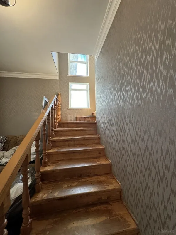 Satılır 6 otaqlı həyət evi 240 m²