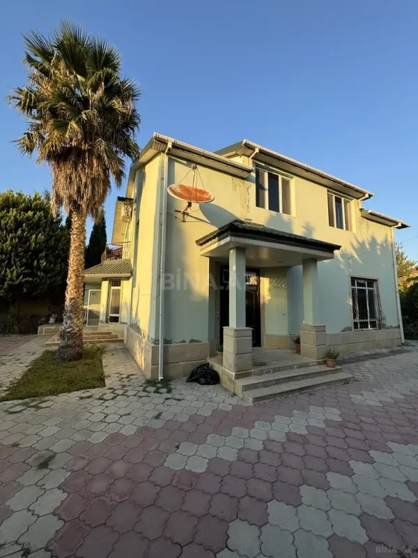 Satılır 6 otaqlı həyət evi 240 m²
