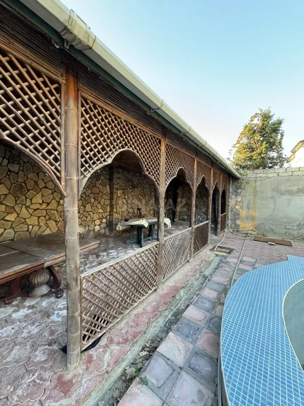 Satılır 6 otaqlı həyət evi 240 m²