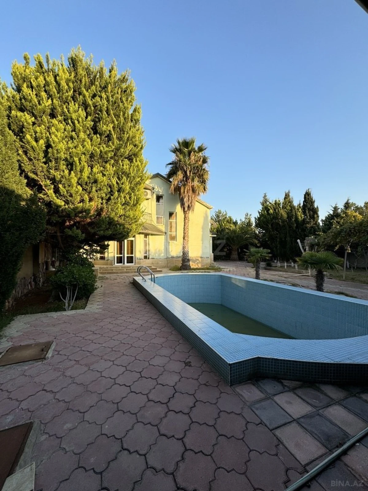 Satılır 6 otaqlı həyət evi 240 m²