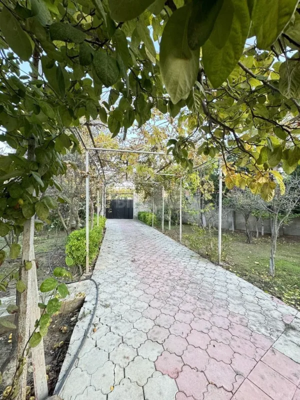 Satılır 6 otaqlı həyət evi 240 m²