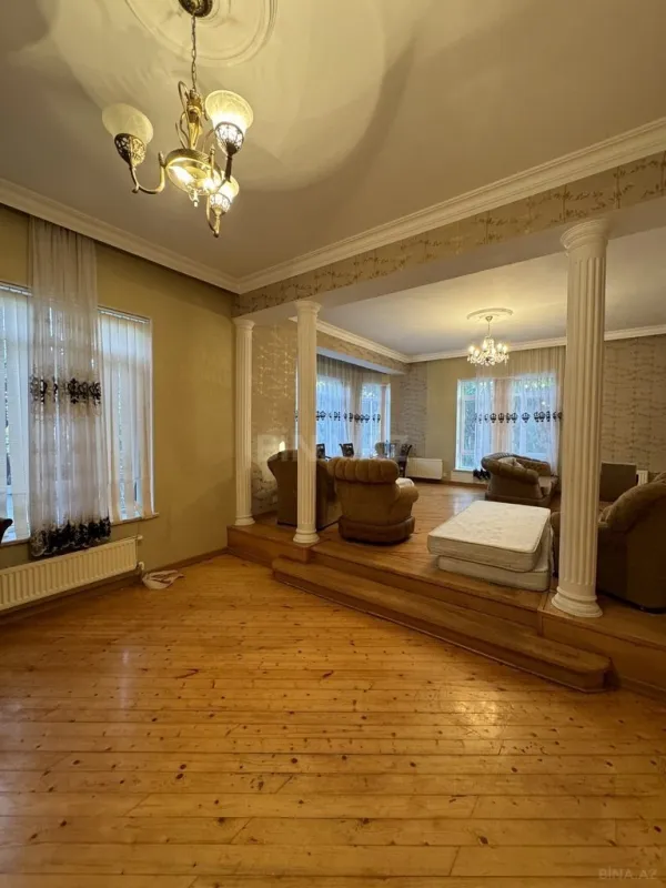 Satılır 6 otaqlı həyət evi 240 m²