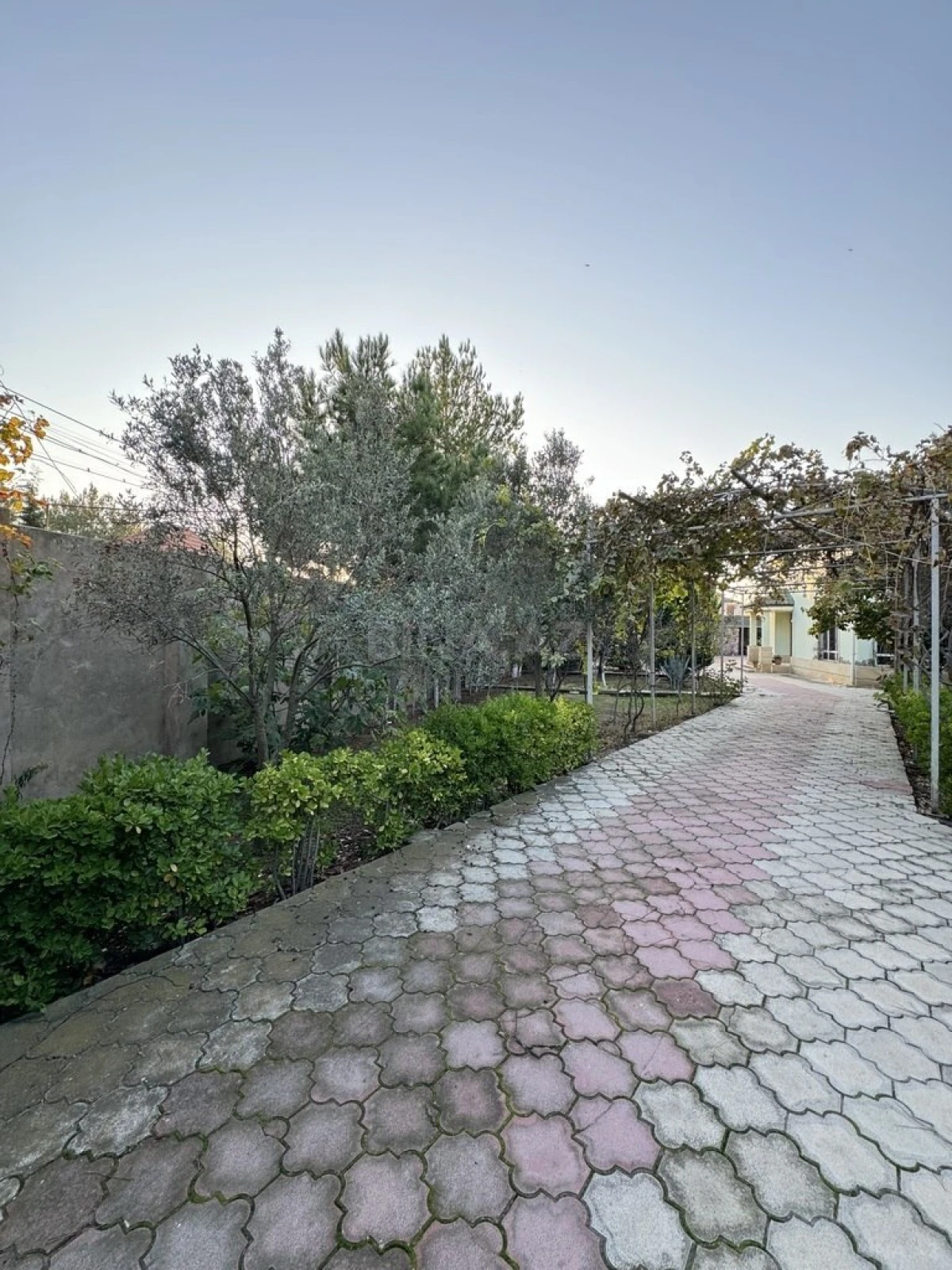 Satılır 6 otaqlı həyət evi 240 m²