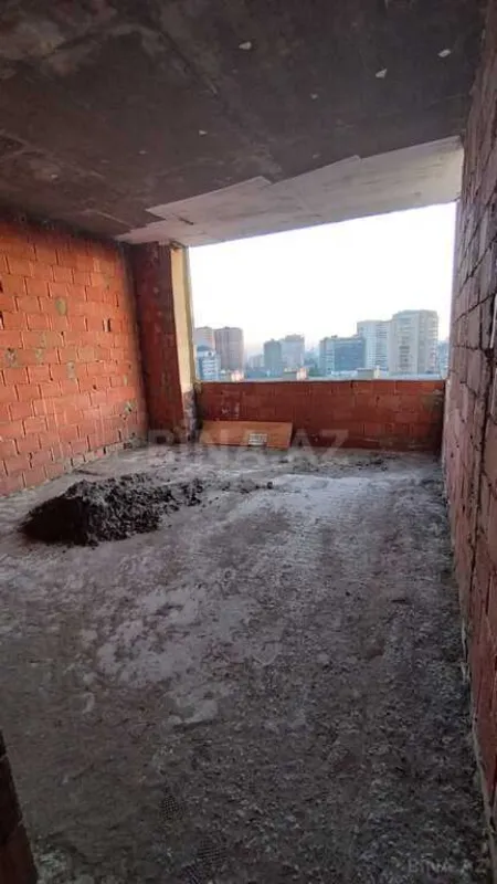 Satılır 4 otaqlı mənzil 155 m²
