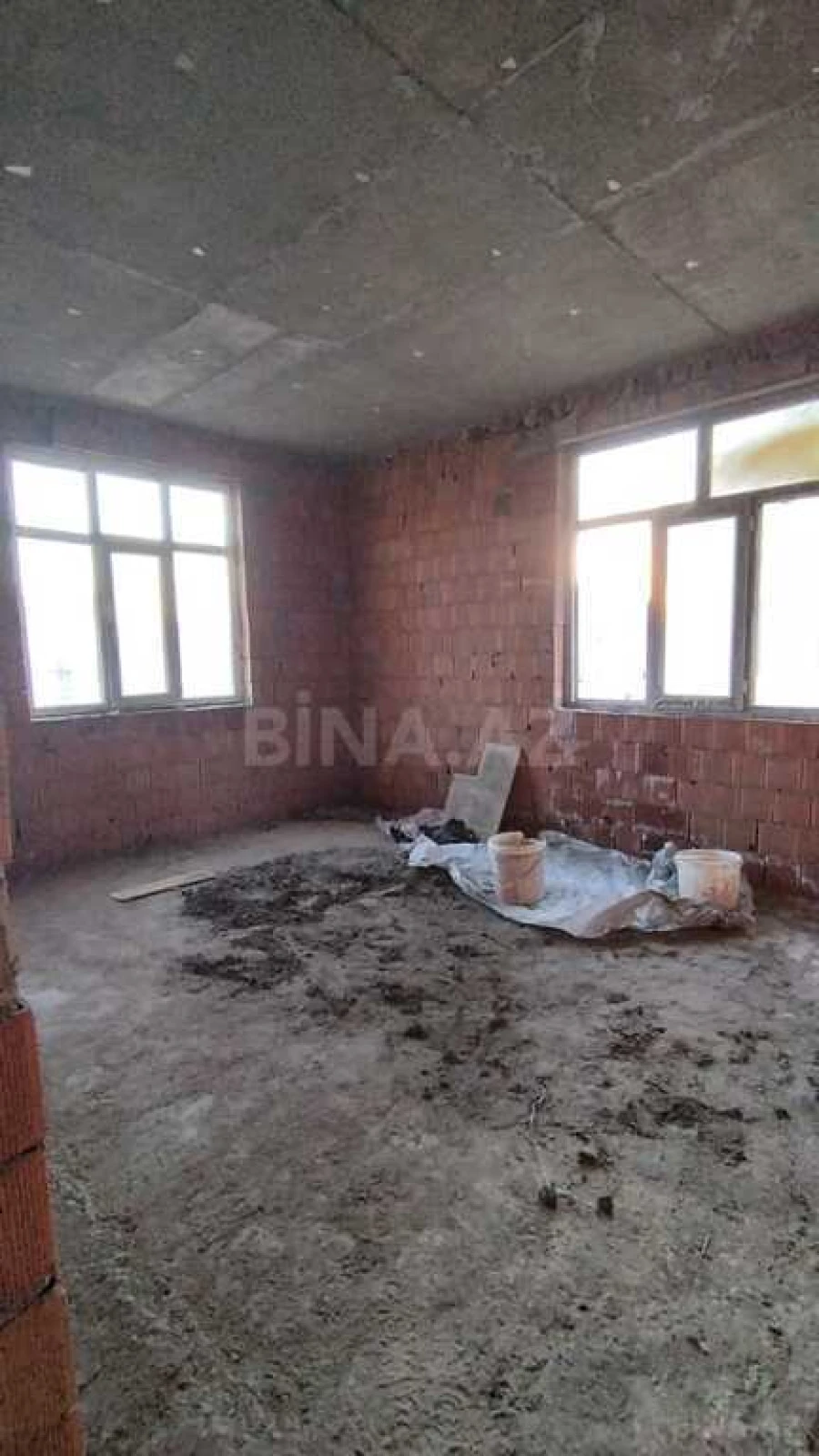 Satılır 4 otaqlı mənzil 155 m²