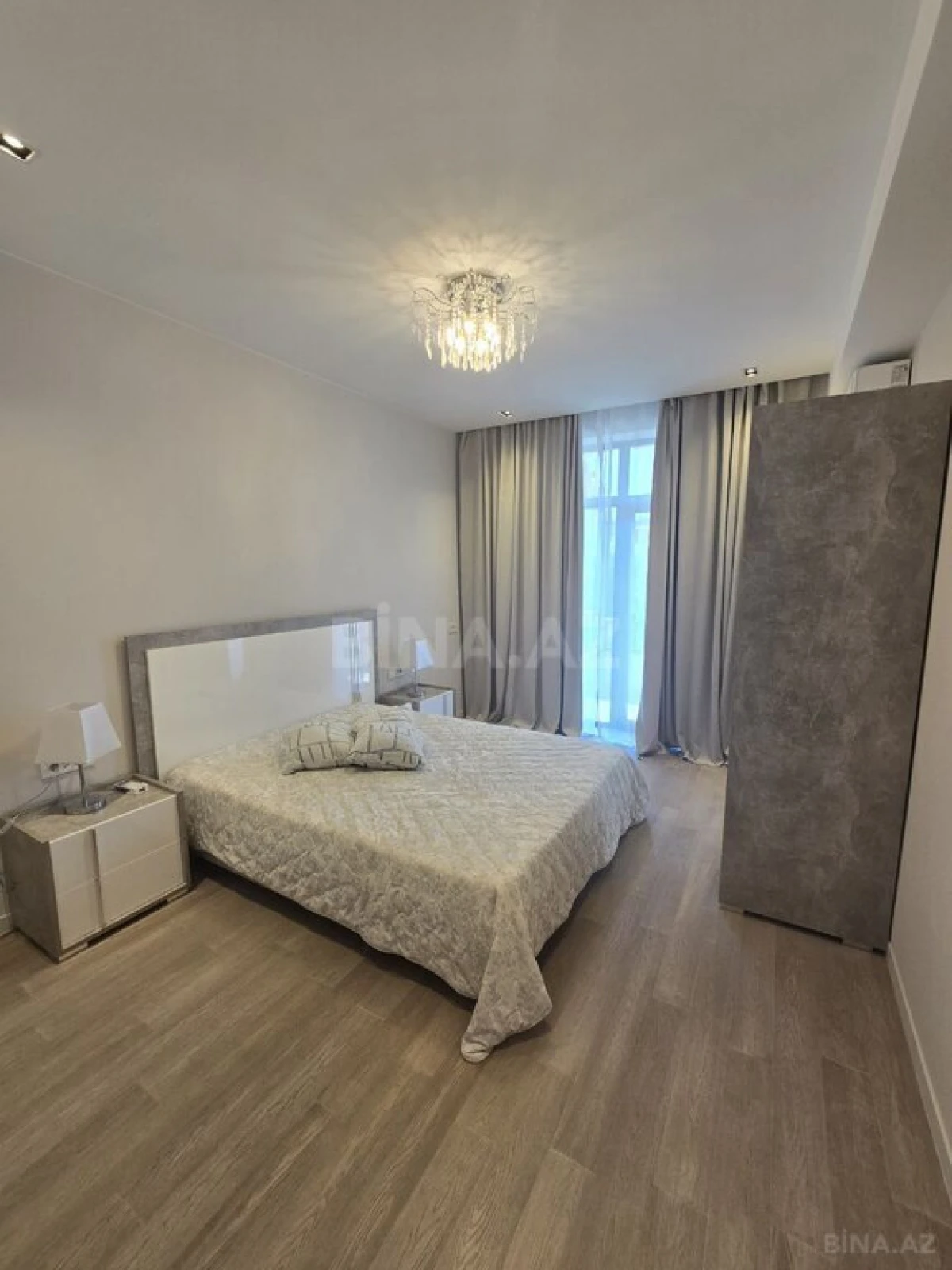 Satılır 2 otaqlı mənzil 120 m²