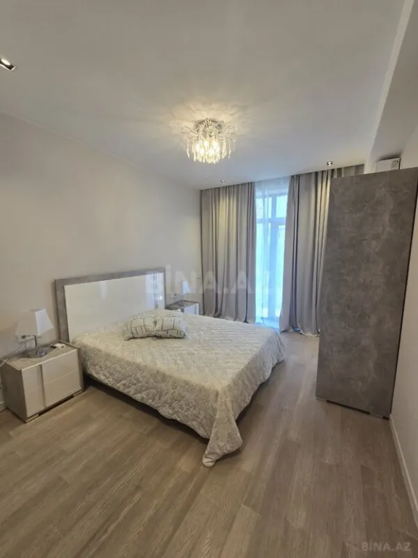 Satılır 2 otaqlı mənzil 120 m²