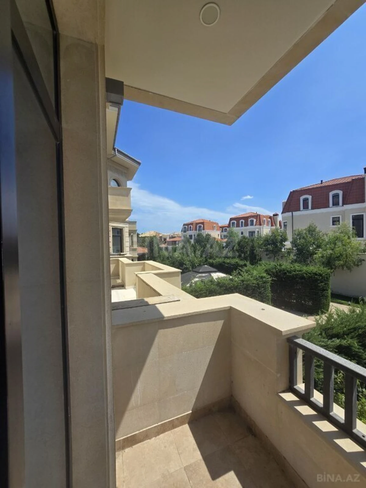 Satılır 2 otaqlı mənzil 120 m²