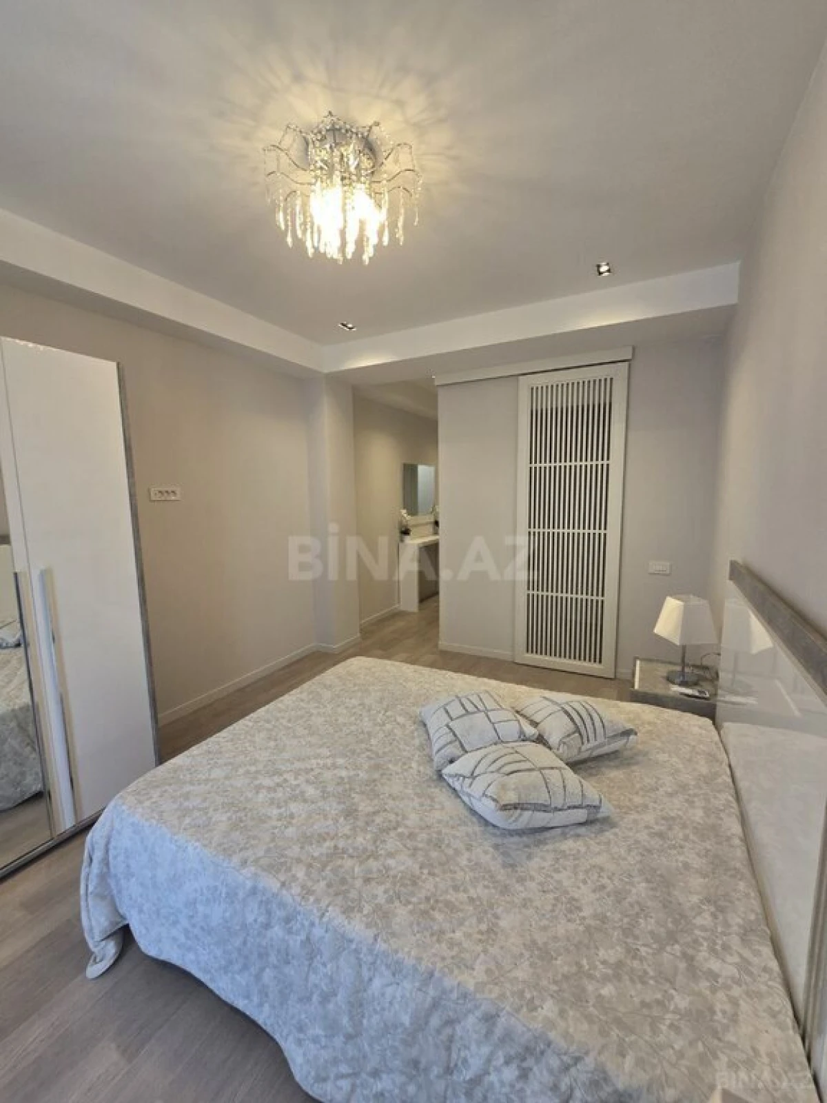 Satılır 2 otaqlı mənzil 120 m²