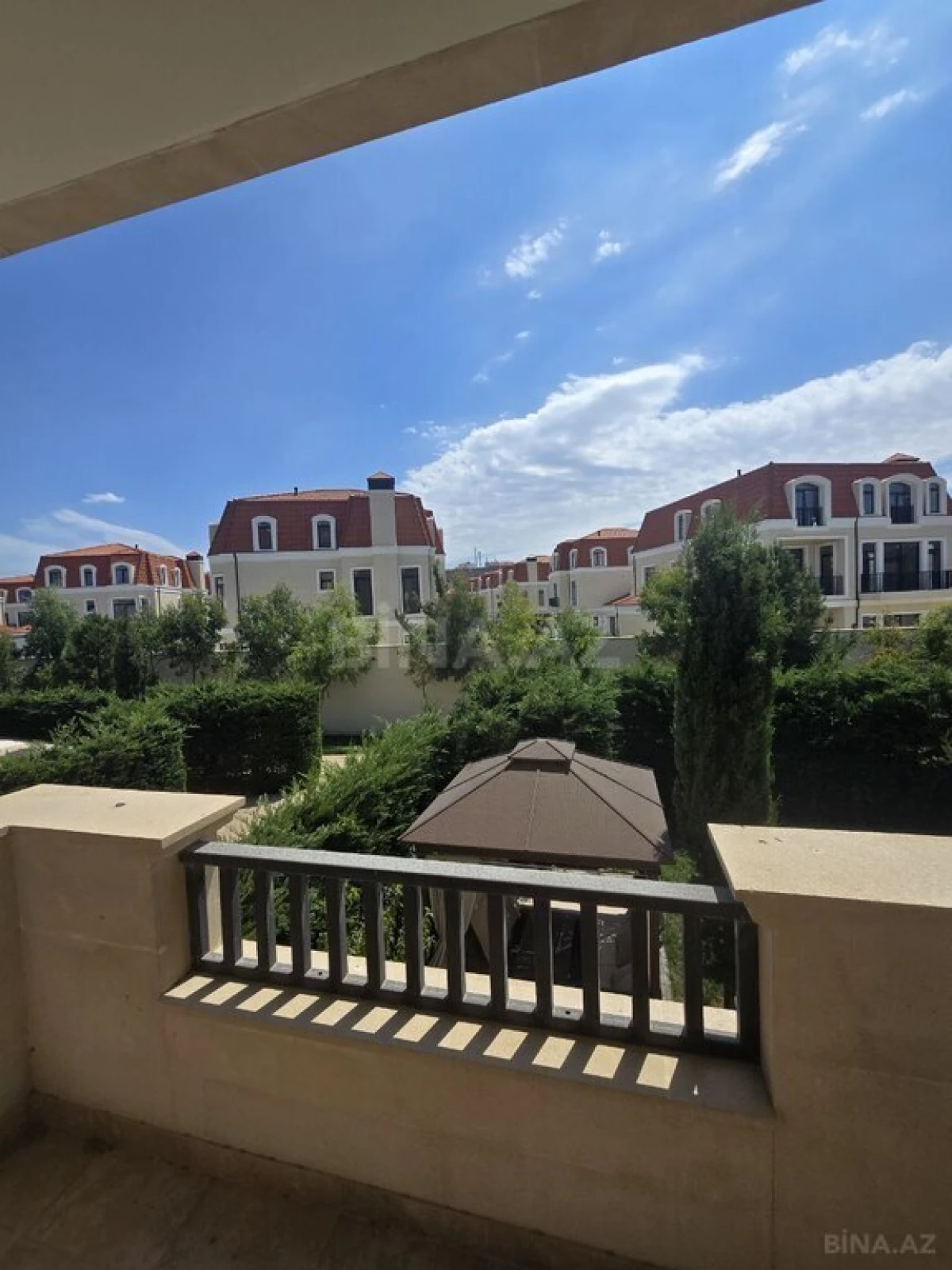 Satılır 2 otaqlı mənzil 120 m²