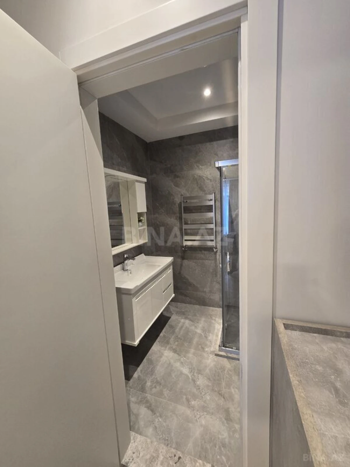 Satılır 2 otaqlı mənzil 120 m²