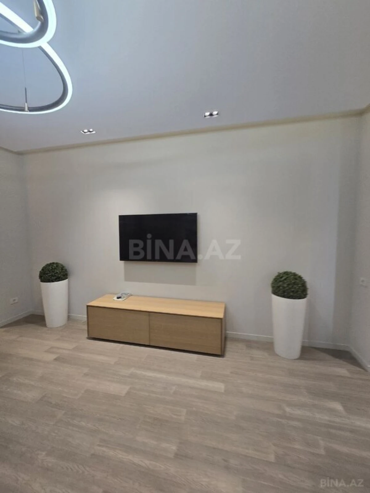 Satılır 2 otaqlı mənzil 120 m²