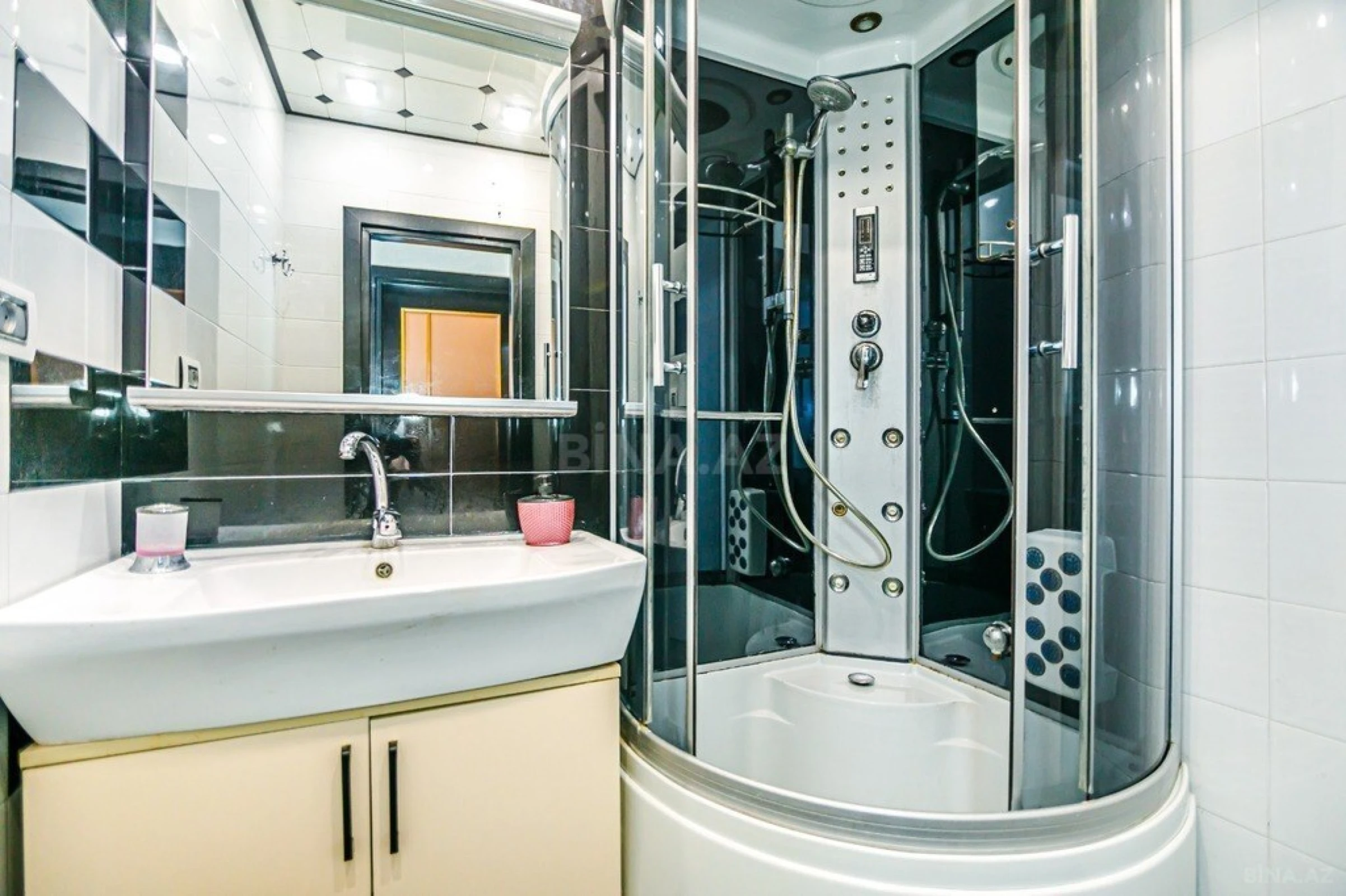 Kirayə verilir 3 otaqlı mənzil 98 m²