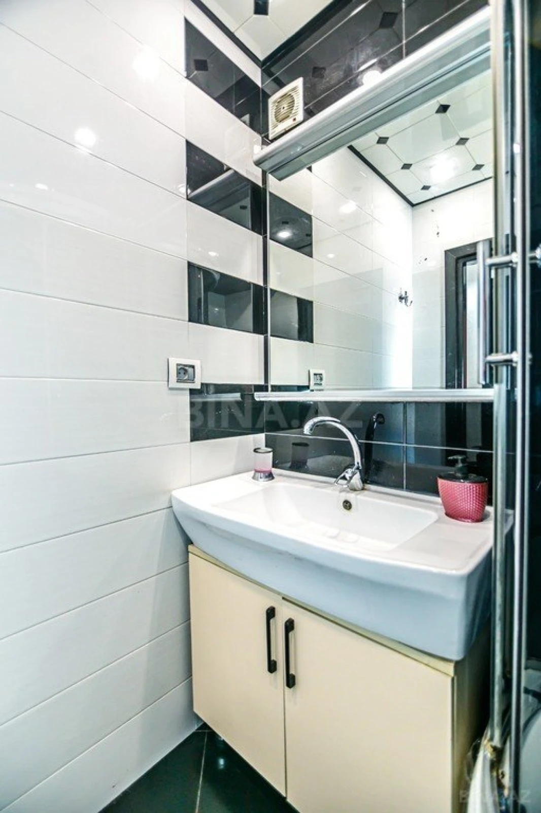 Kirayə verilir 3 otaqlı mənzil 98 m²