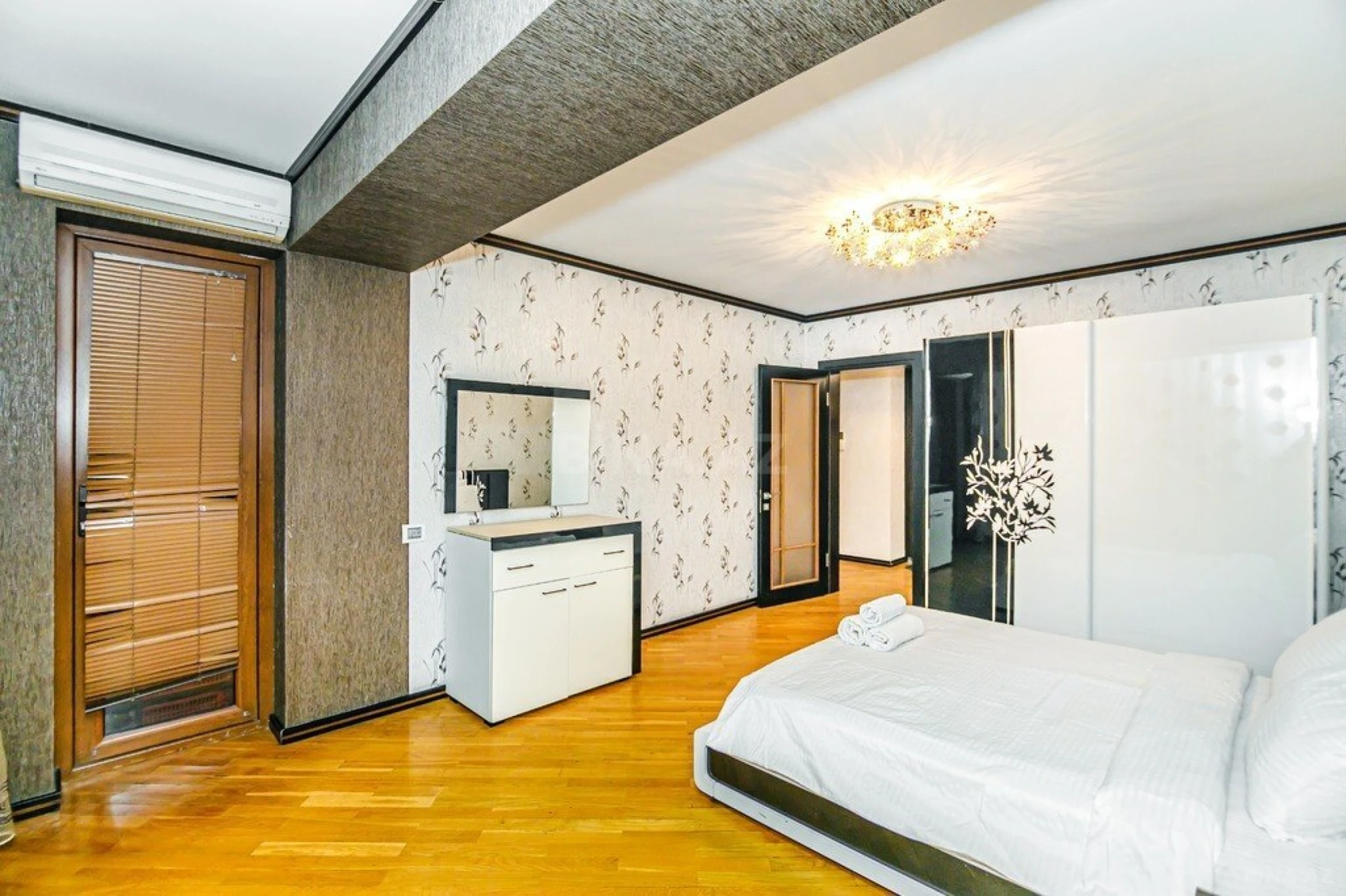 Kirayə verilir 3 otaqlı mənzil 98 m²