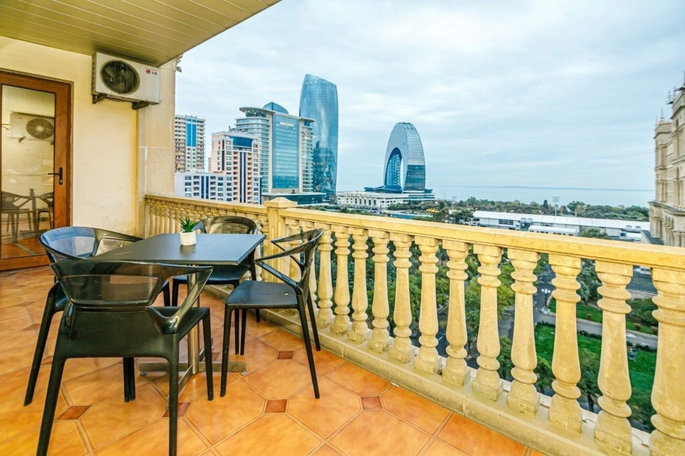 Kirayə verilir 3 otaqlı mənzil 98 m²