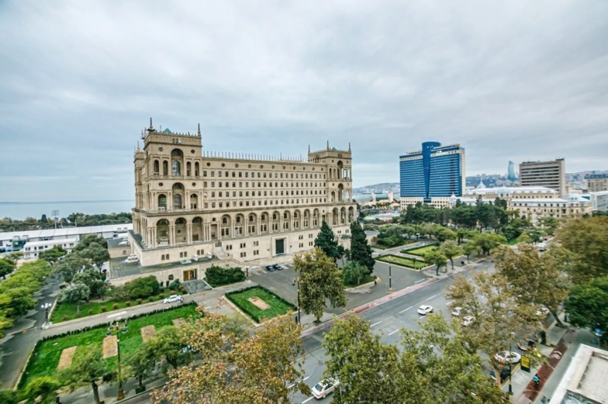 Kirayə verilir 3 otaqlı mənzil 98 m²