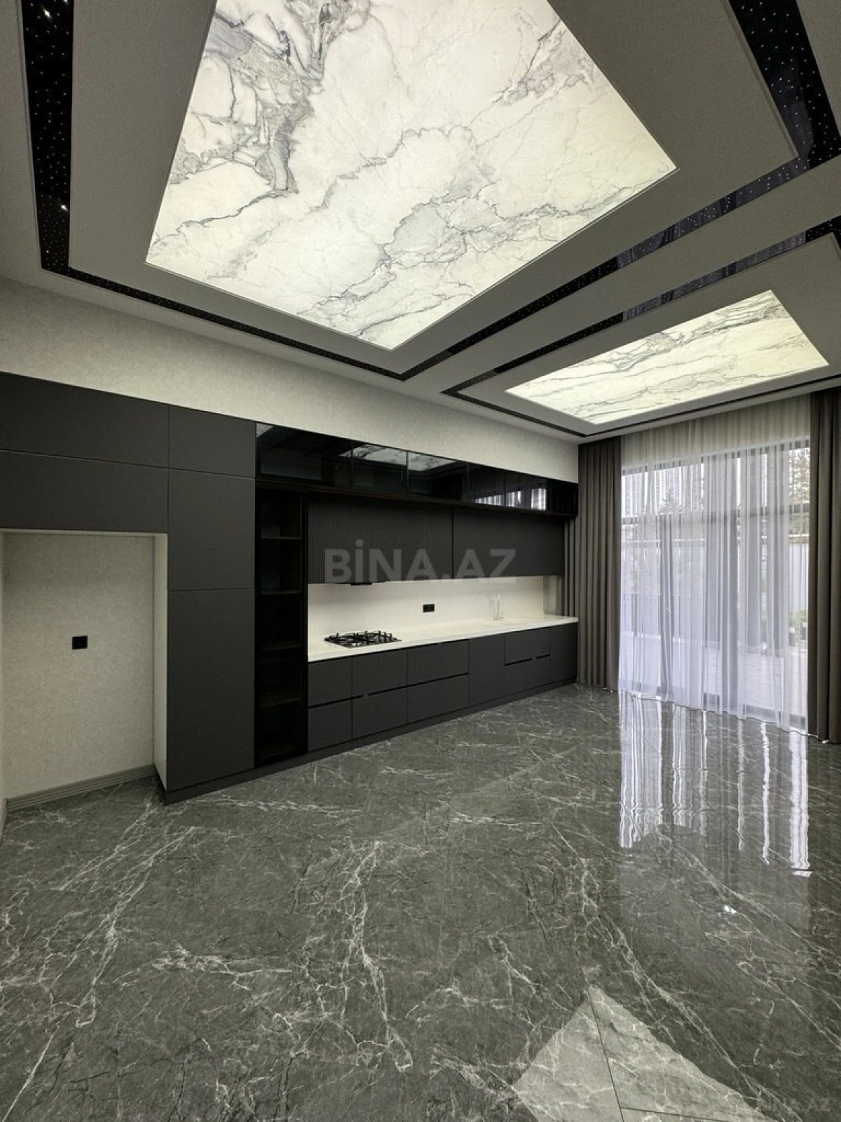 Satılır 5 otaqlı həyət evi 250 m²