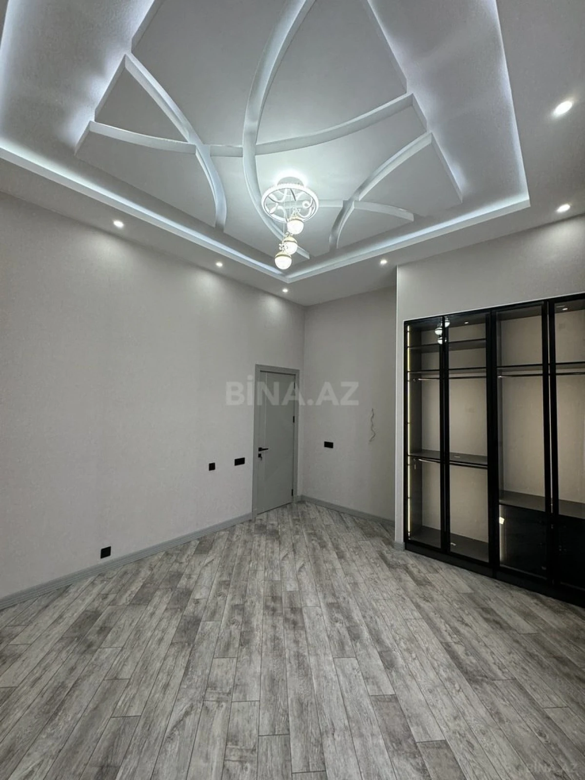 Satılır 5 otaqlı həyət evi 250 m²