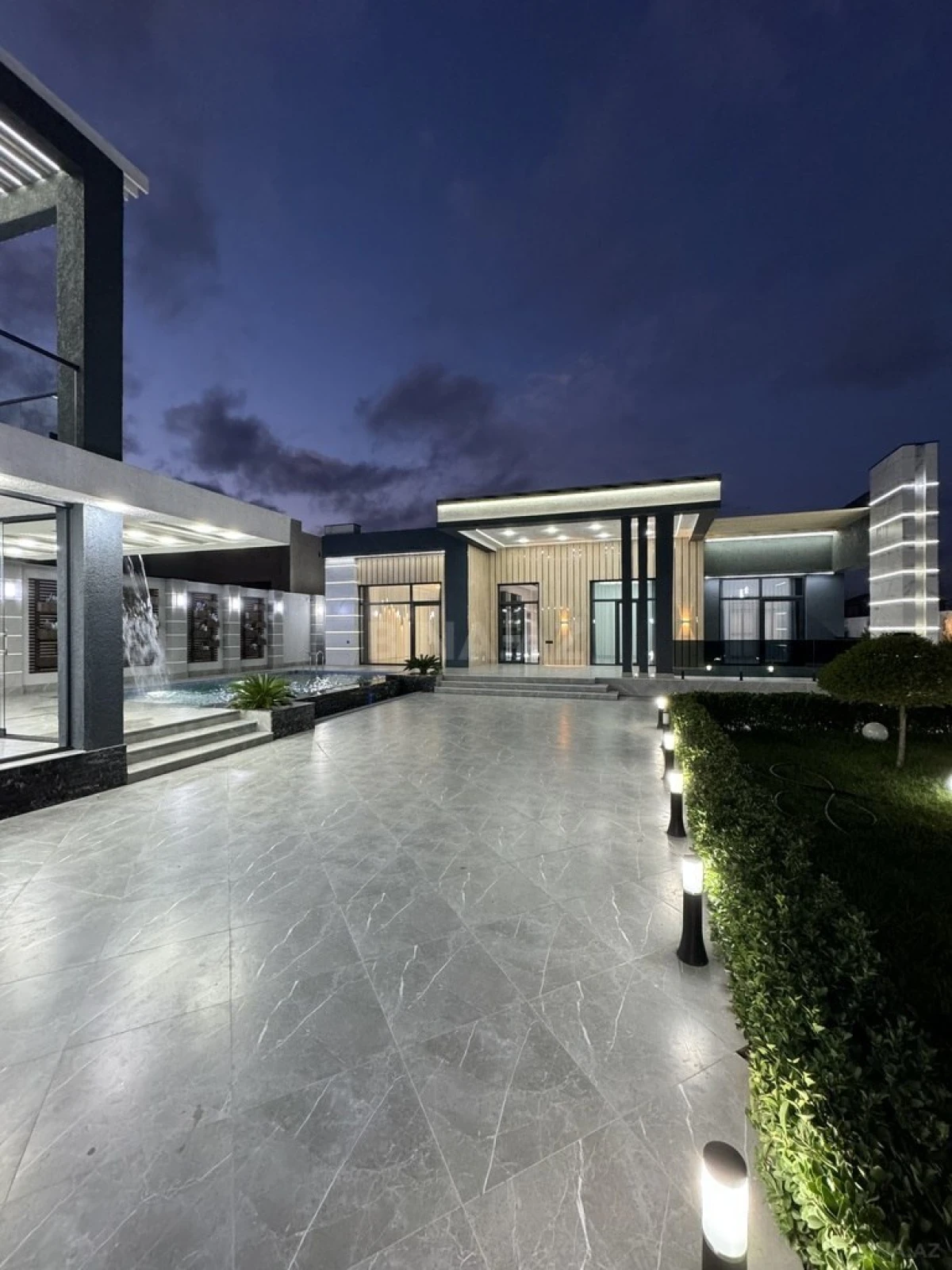 Satılır 5 otaqlı həyət evi 250 m²