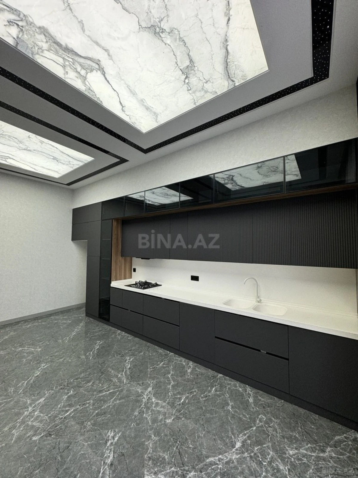 Satılır 5 otaqlı həyət evi 250 m²