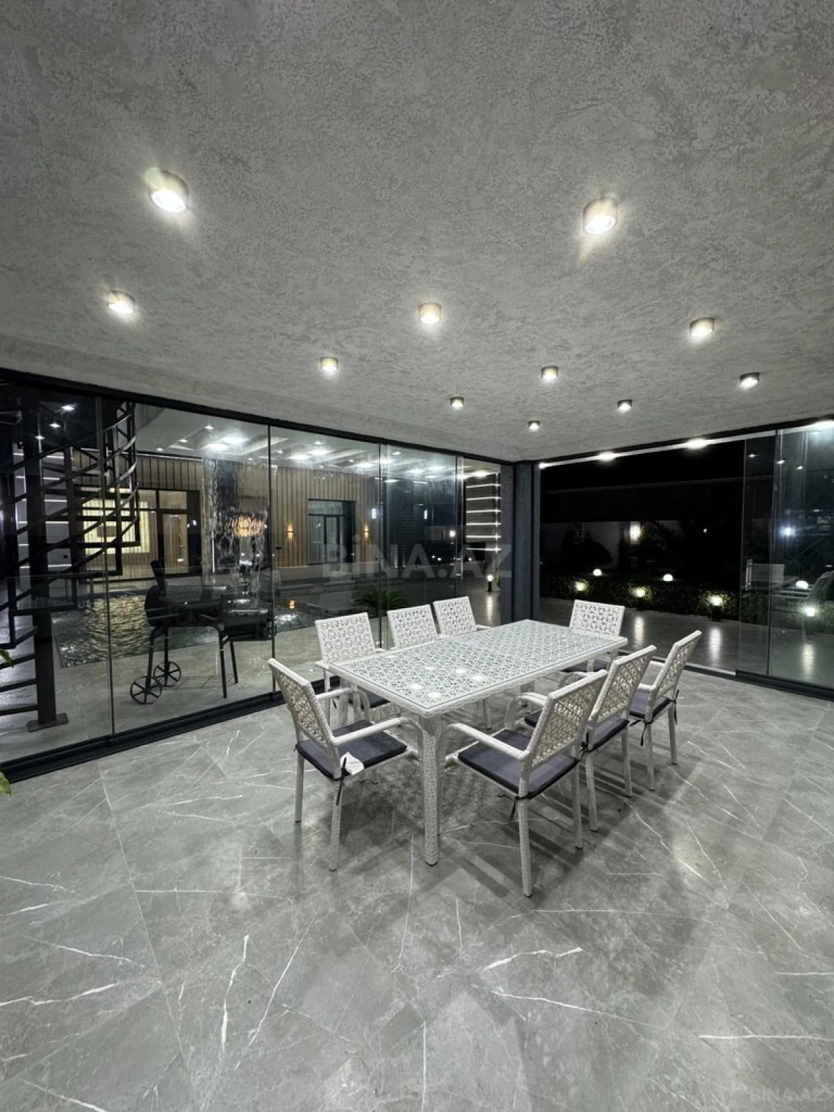 Satılır 5 otaqlı həyət evi 250 m²