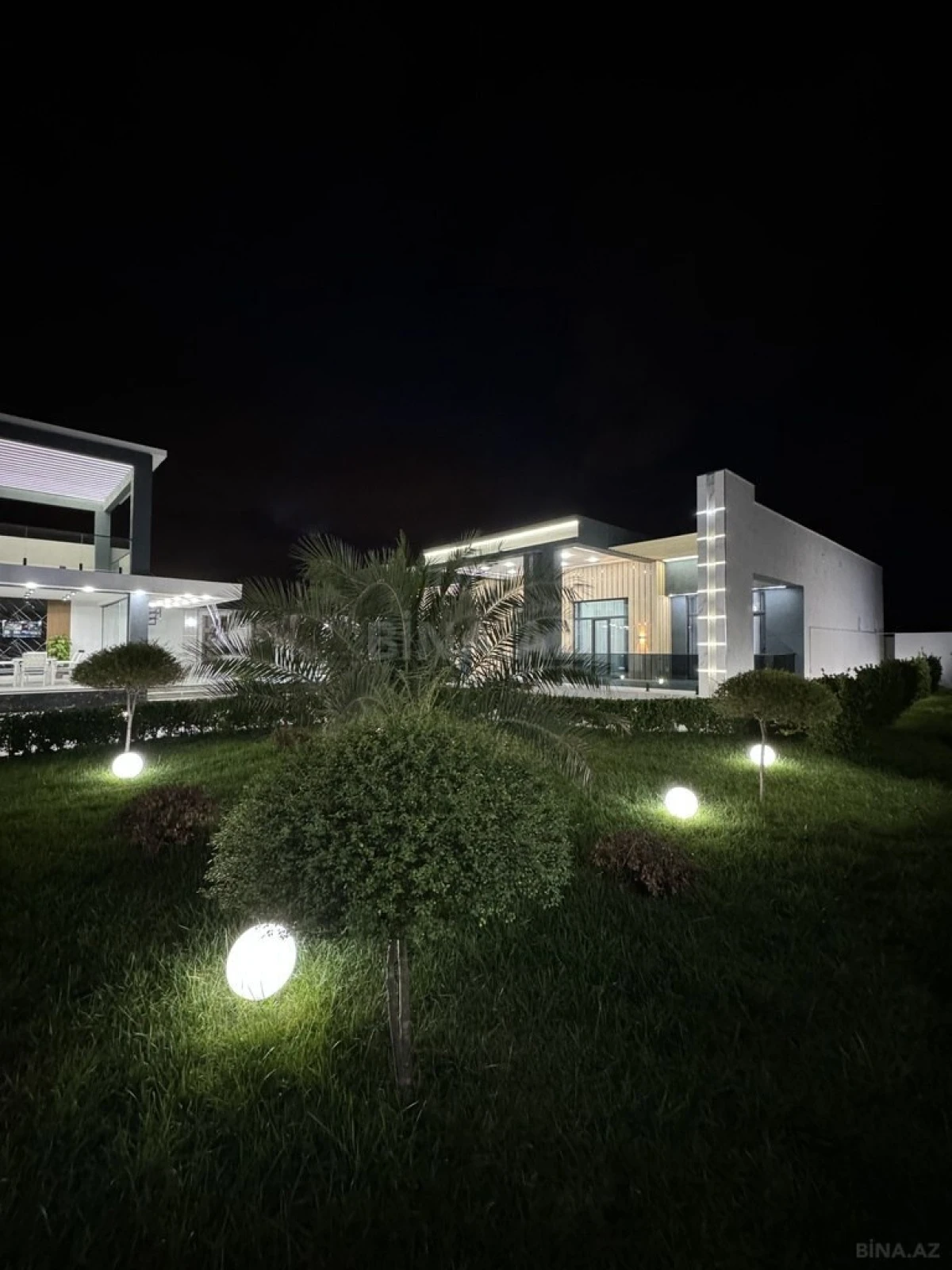 Satılır 5 otaqlı həyət evi 250 m²