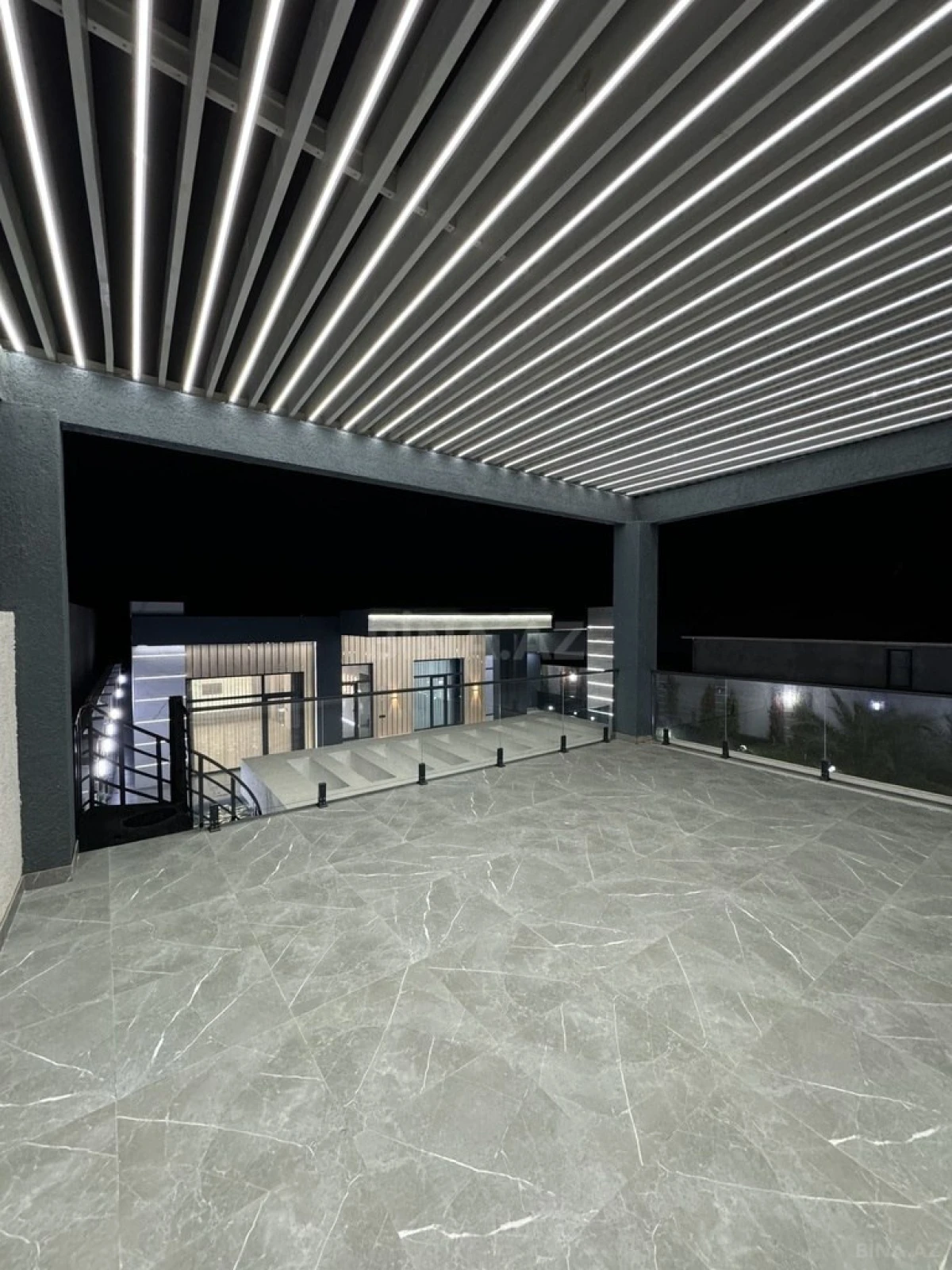 Satılır 5 otaqlı həyət evi 250 m²