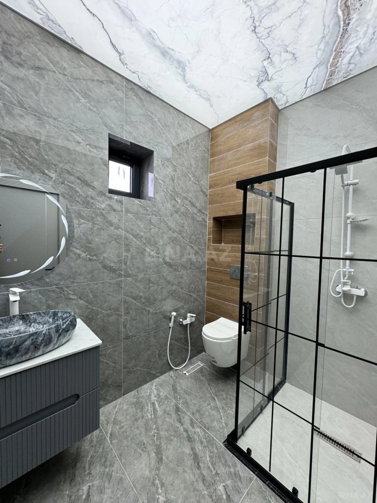 Satılır 5 otaqlı həyət evi 250 m²