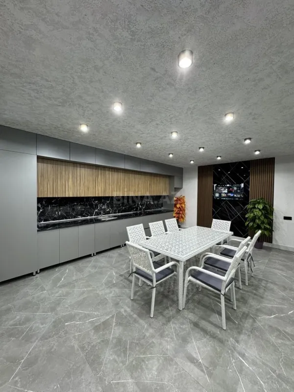 Satılır 5 otaqlı həyət evi 250 m²