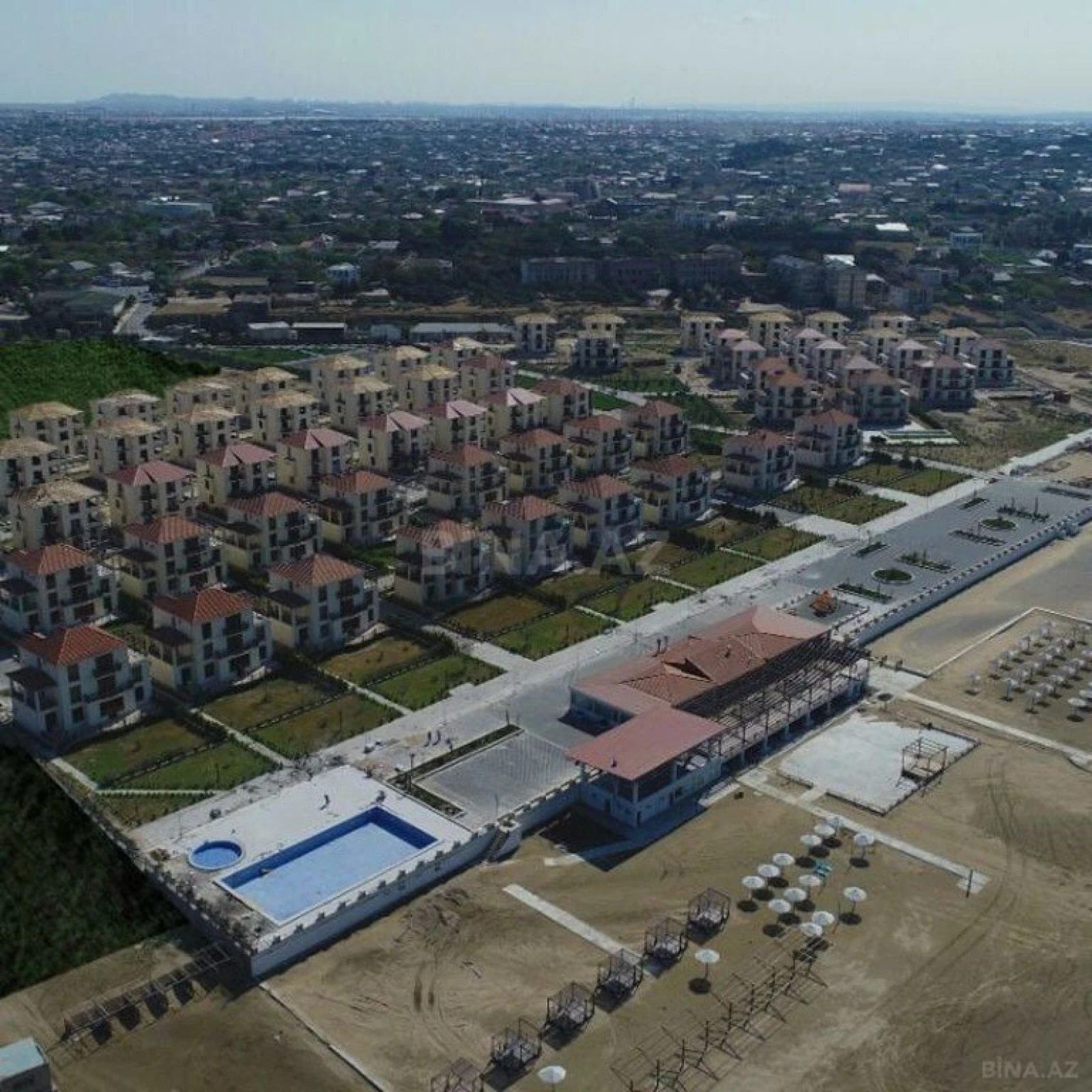 Satılır 4 otaqlı mənzil 130 m²