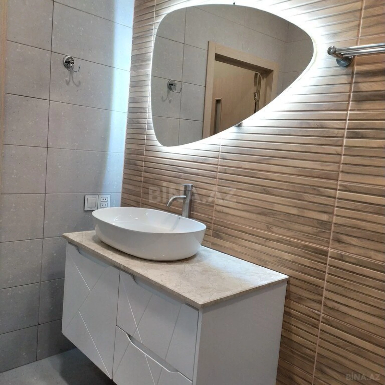 Satılır 4 otaqlı mənzil 130 m²