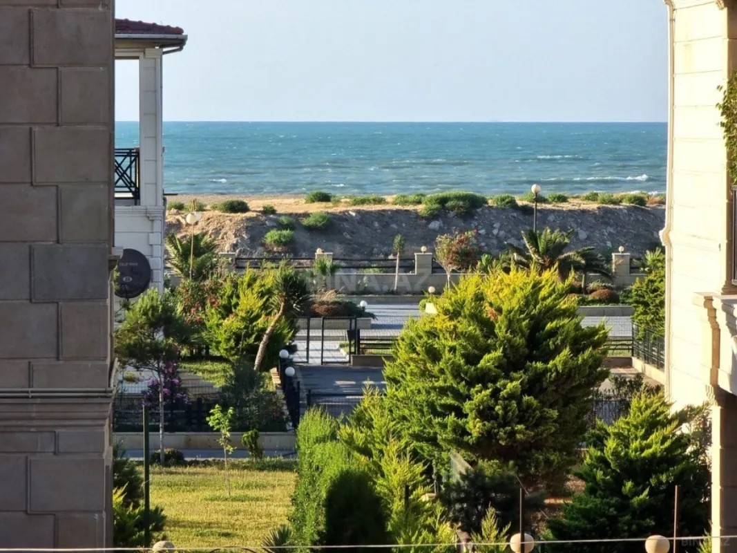 Satılır 4 otaqlı mənzil 130 m²